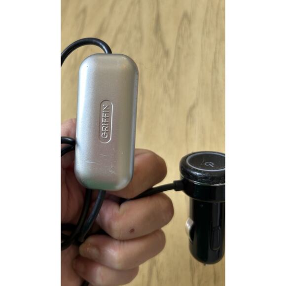 Griffin iTrip Auto FM Transmitter Car Charger for iPod iPhone 4S Dock Connector - Picture 5 of 6